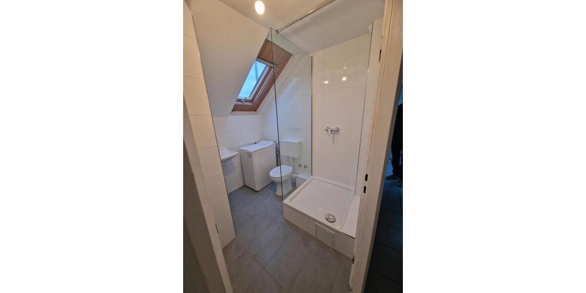 Dachgeschoßwohnung Frankfurt am Main Nied - 2 Zimmer, 34 m&sup2;, 1.090&euro; | Angebot:26624524