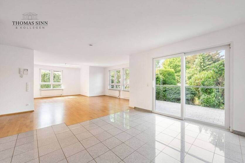 GEPFLEGTE 3,5-Zimmer-EG-Wohnung MIT GARAGENSTELLPLATZ UND SEPARATEM HOBBYRAUM IM SOUTERRAIN