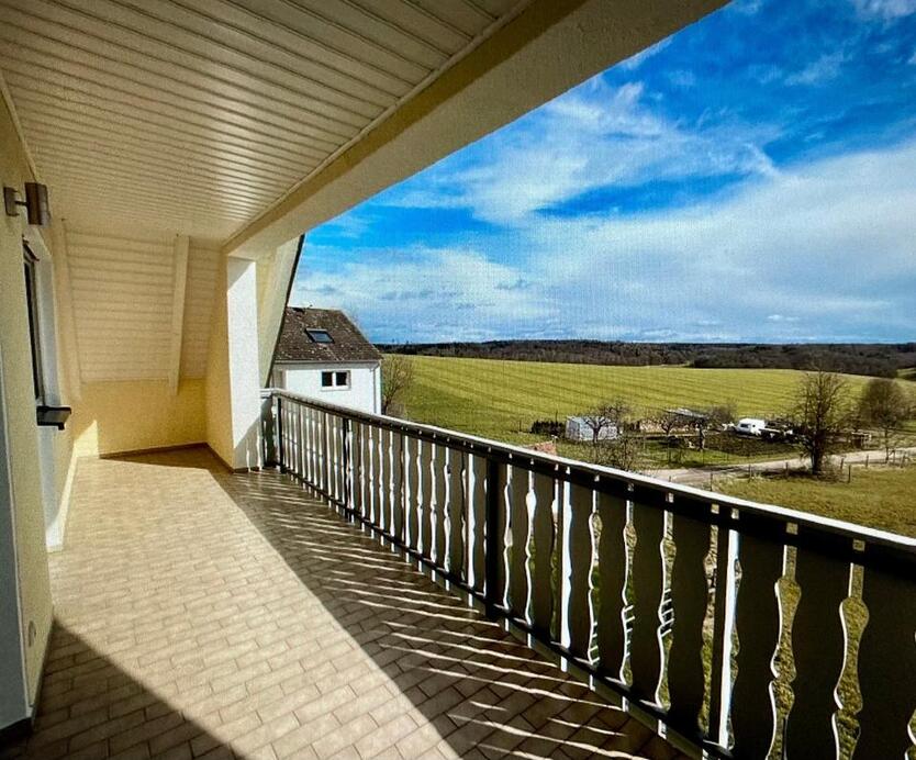 Renovierte 4 ZBK DG Wohnung