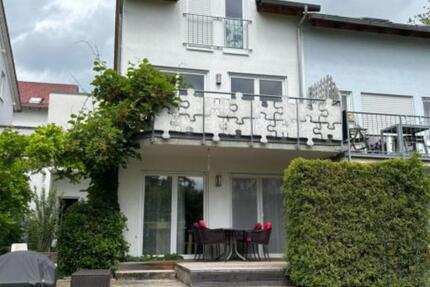 Sonniges ruhiges WG Zimmer, in DHH 125m², Terrasse, Balkon, Garte zimmer