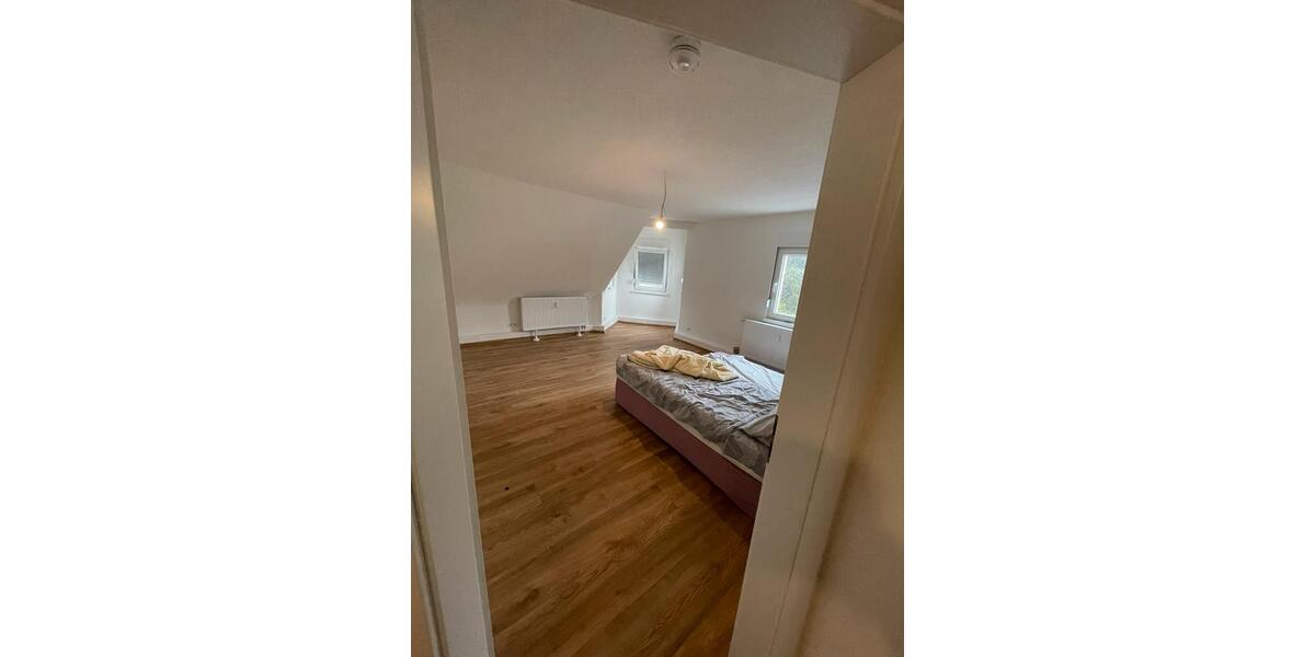 Dachgeschoßwohnung Villingen-Schwenningen Schwenningen - 1 Zimmer, 75 m&sup2;, 1.050&euro; | Angebot:25161035