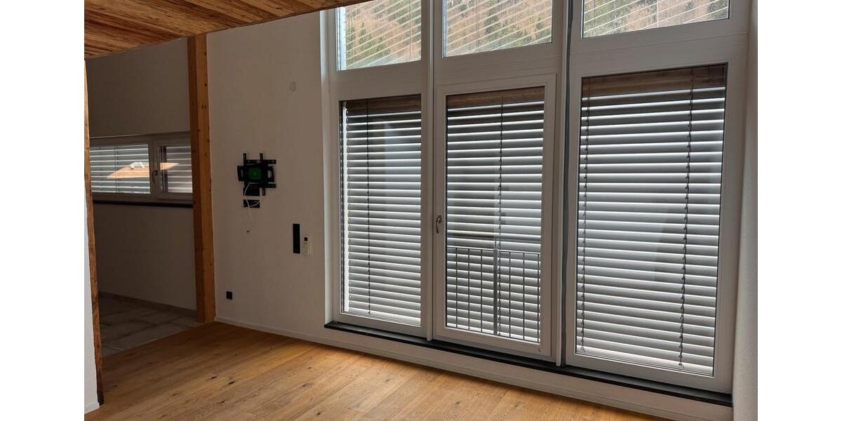 Etagenwohnung Kleines Wiesental - 4 Zimmer, 180 m&sup2;, 1.800&euro; | Angebot:25963190