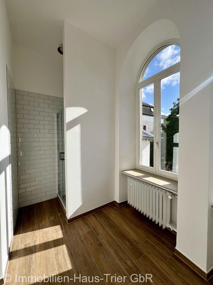 Schicke 2 Zimmer Altbauwohnung mit französischem Balkon zimmer
