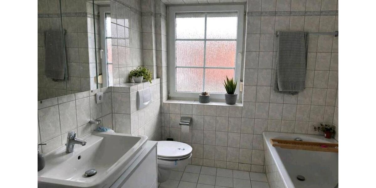 Dachgeschoßwohnung Menteroda - 3 Zimmer, 60 m&sup2;, 700&euro; | Angebot:26235425