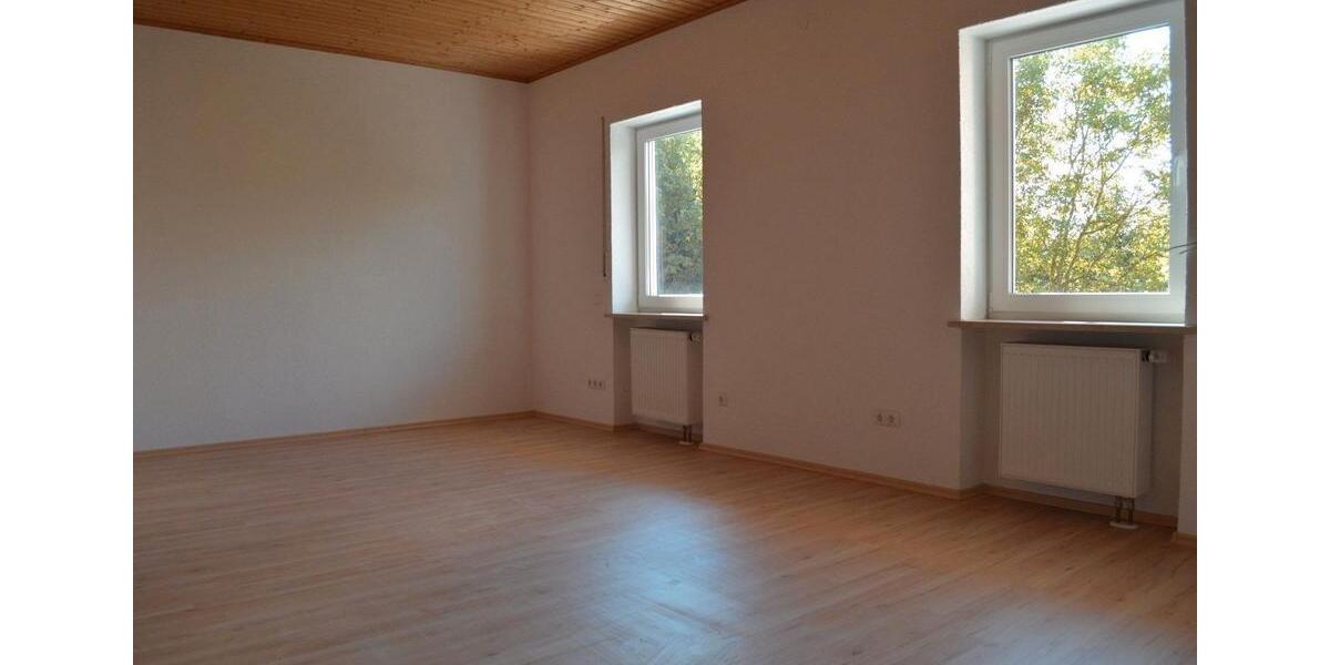 Etagenwohnung Stamsried - 3.5 Zimmer, 100 m&sup2;, 799&euro; | Angebot:26190463