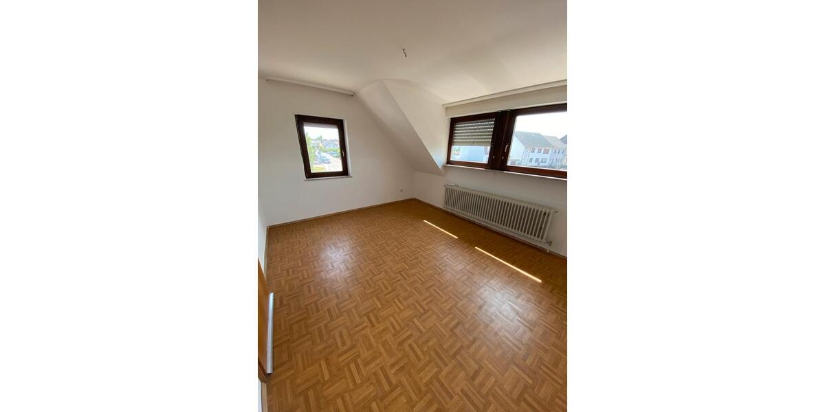 Dachgeschoßwohnung Saarlouis - 3 Zimmer, 81 m&sup2;, 770&euro; | Angebot:26049461