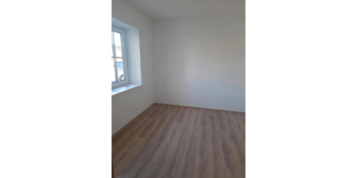 Erdgeschoßwohnung Kirchenthumbach - 6 Zimmer, 89 m&sup2;, 720&euro; | Angebot:26021072