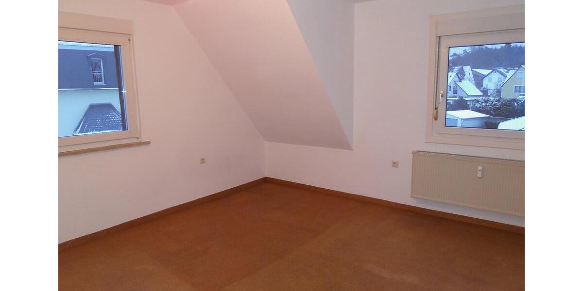 Dachgeschoßwohnung Emmelshausen - 3 Zimmer, 66 m&sup2;, 450&euro; | Angebot:24888018