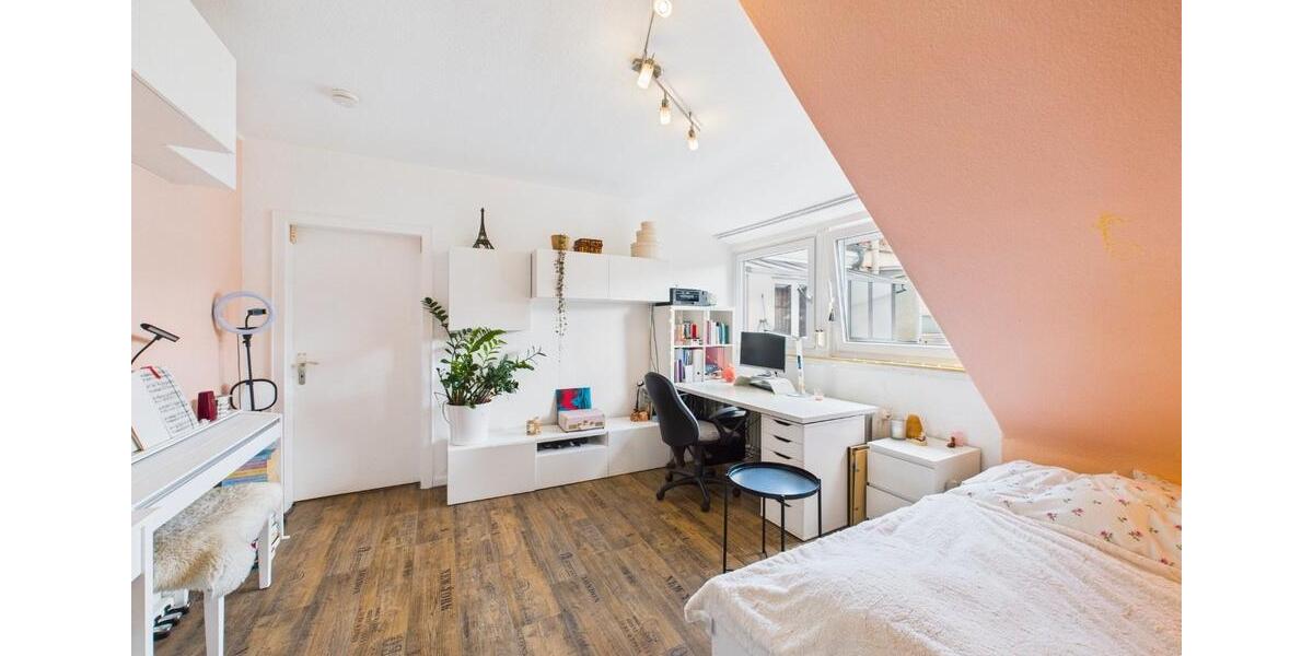 Dachgeschoßwohnung Bremen Neustadt - 4 Zimmer, 85 m&sup2;, 1.070&euro; | Angebot:26620124