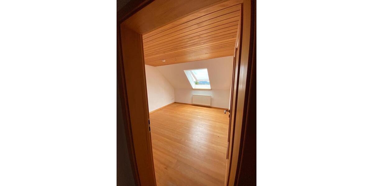 Dachgeschoßwohnung Argenbühl - 5 Zimmer, 141 m&sup2;, 1.500&euro; | Angebot:25931279