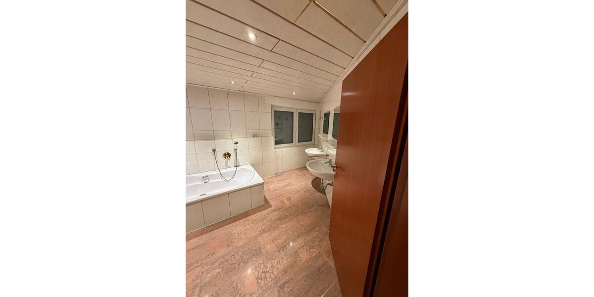 Etagenwohnung Ahaus - 4 Zimmer, 164 m&sup2;, 1.400&euro; | Angebot:26492802