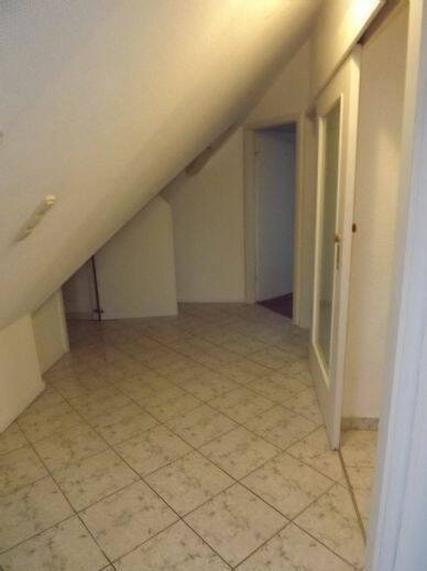 Gut geschnittenes 2 Zimmer-Apartment mit Einbauküche und Wannenbad, in ruhiger Lage von Wiesenbronn. Nur 10 Min. nach Kitzingen... 2 zimmer