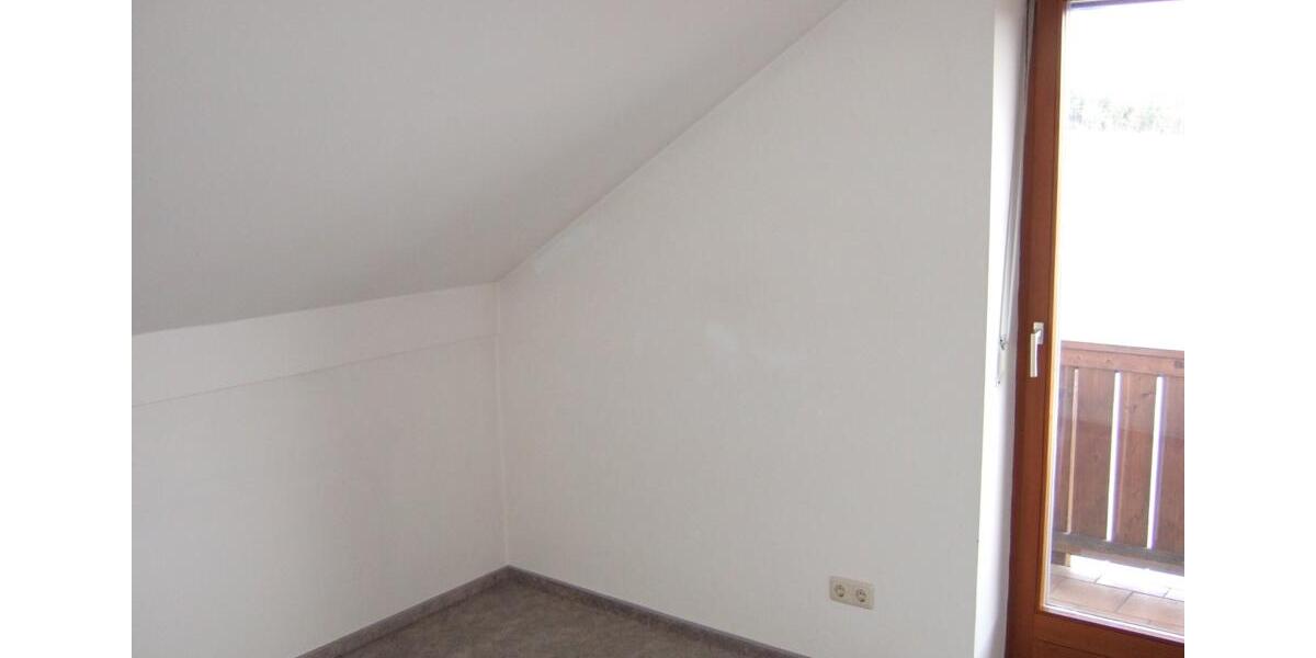 Dachgeschoßwohnung Waldkraiburg - 2 Zimmer, 36 m&sup2;, 360&euro; | Angebot:26489939