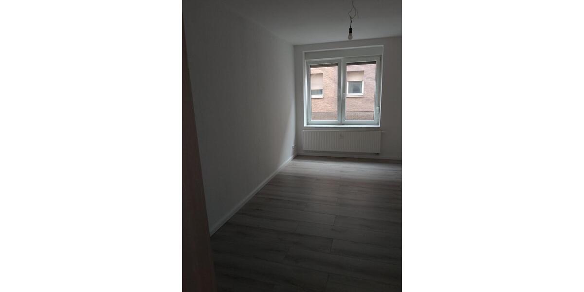 Erdgeschoßwohnung Werdau - 4 Zimmer, 95 m&sup2;, 740&euro; | Angebot:25042195