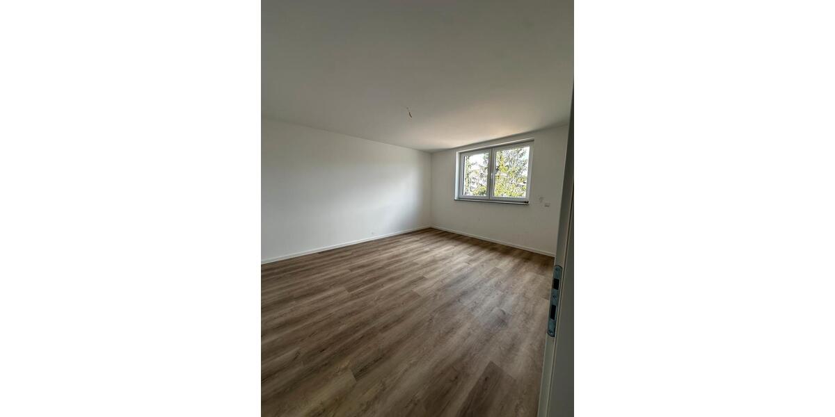 Etagenwohnung Hockenheim - 3 Zimmer, 90 m&sup2;, 1.250&euro; | Angebot:26498666