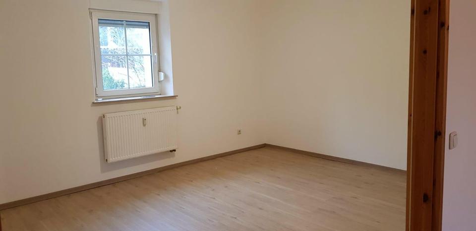 Erdgeschoßwohnung Walsdorf - 6 Zimmer, 1.290&euro; | Angebot:23632536