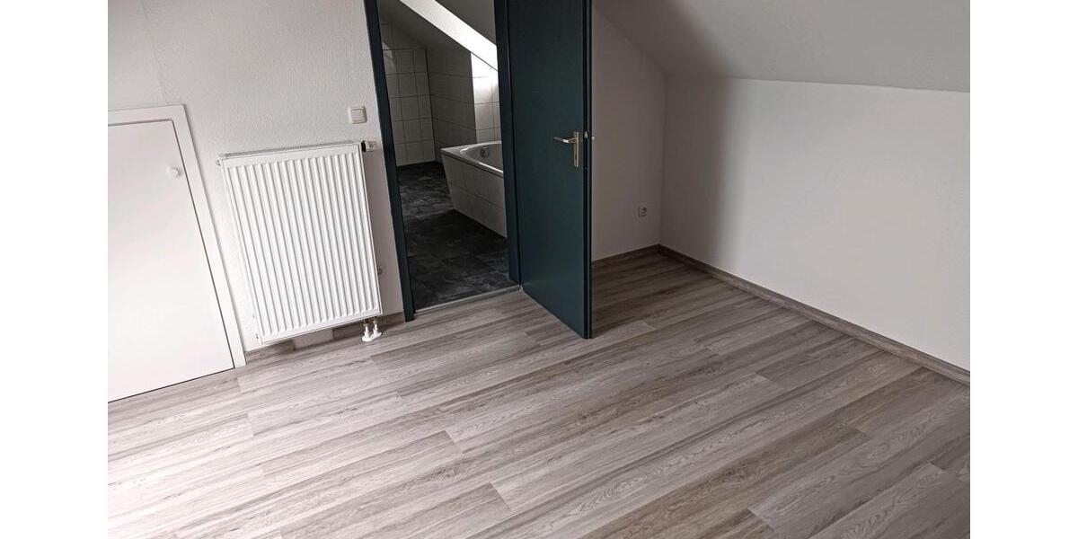 Dachgeschoßwohnung Regenstauf - 3 Zimmer, 60 m&sup2;, 900&euro; | Angebot:26635426
