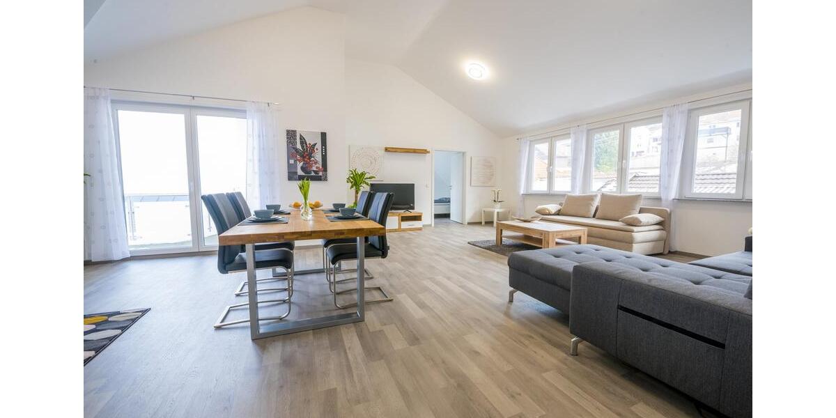 Dachgeschoßwohnung Baden-Baden Baden - 3 Zimmer, 140 m&sup2;, 2.600&euro; | Angebot:22138484