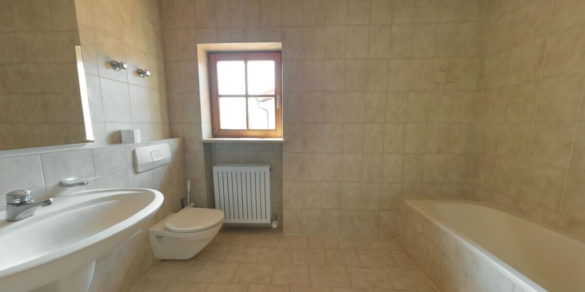 Attraktive, großzügige 3-Zimmer-Mietwohnung mit Galerie und Balkon in Ainring - sofort verfügbar! - Etagenwohnung Ainring Ainring | Angebot:26129110