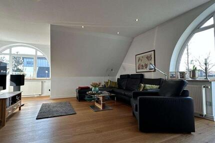 Großzügige Etagenwohnung mit Balkon in einem Zweifamilienhaus 3 zimmer