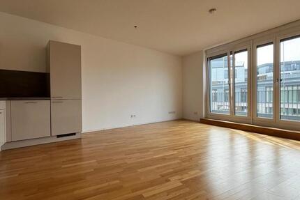 Wohnung Stuttgart - 2 Zimmer, 74 m&sup2;, 1.460&euro; | Angebot:26442268
