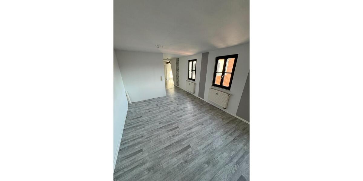 Dachgeschoßwohnung Freiberg - 2.5 Zimmer, 67 m&sup2;, 380&euro; | Angebot:26470199
