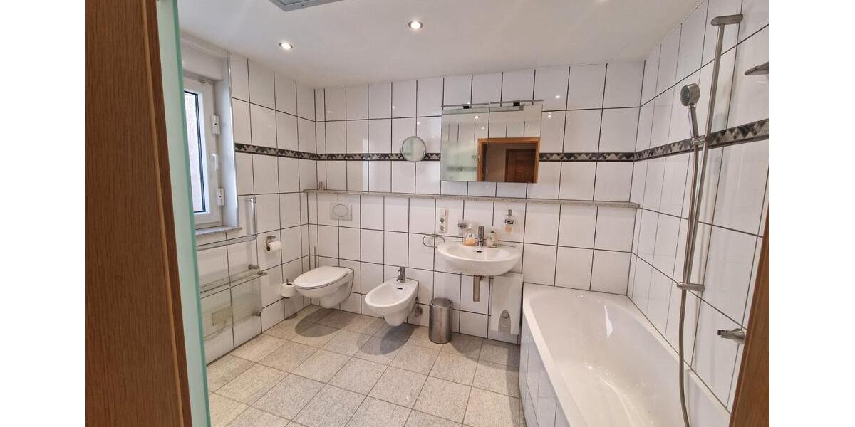 Erdgeschoßwohnung Mönchengladbach Nord - 4 Zimmer, 124 m&sup2;, 1.200&euro; | Angebot:26312960