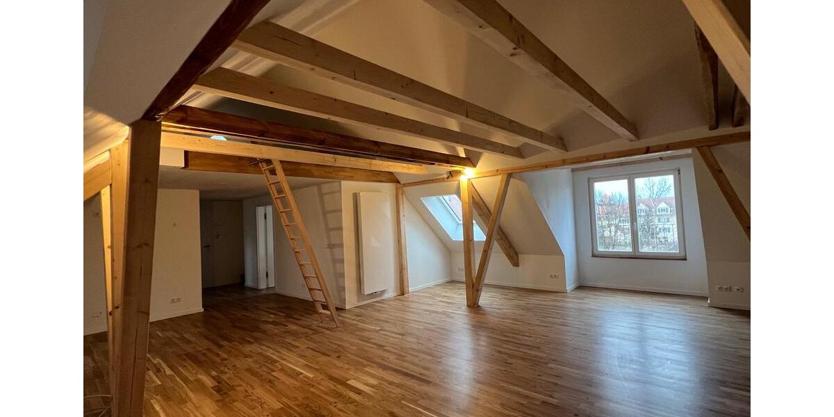 Dachgeschoßwohnung Lauta - 2 Zimmer, 80 m&sup2;, 700&euro; | Angebot:24591200
