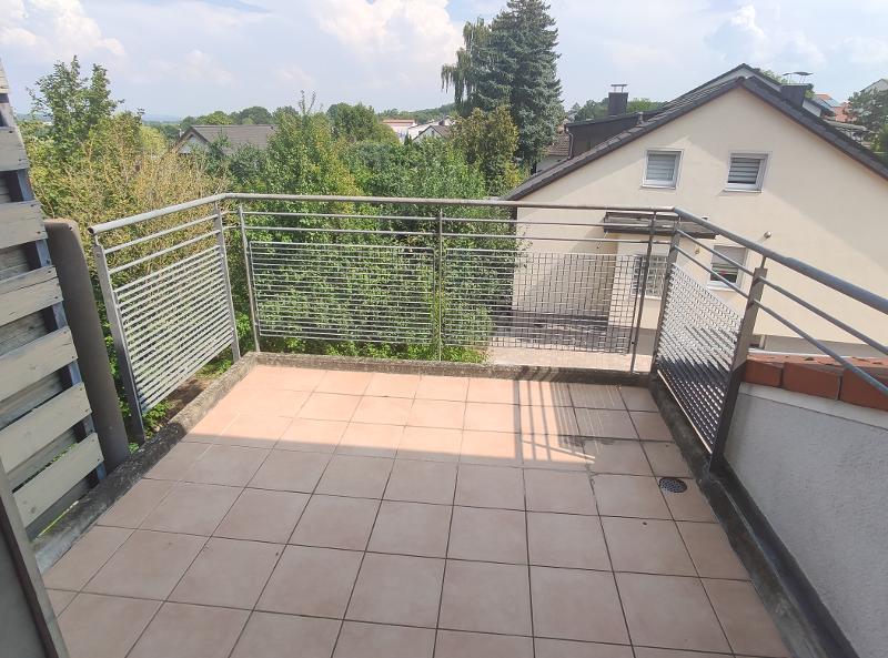 2 Zi. Wohnung mit LOGGIA und BALKON in Höchstadt SÜD
