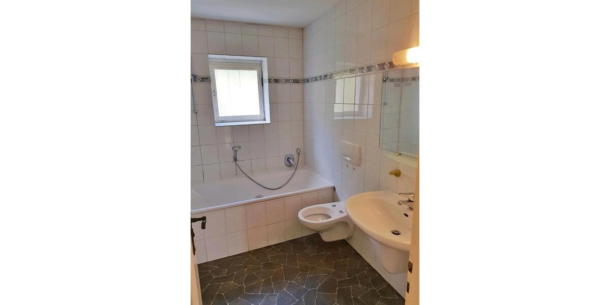 Hochparterre Detmold Hiddesen - 3 Zimmer, 96 m&sup2;, 730&euro; | Angebot:26697846