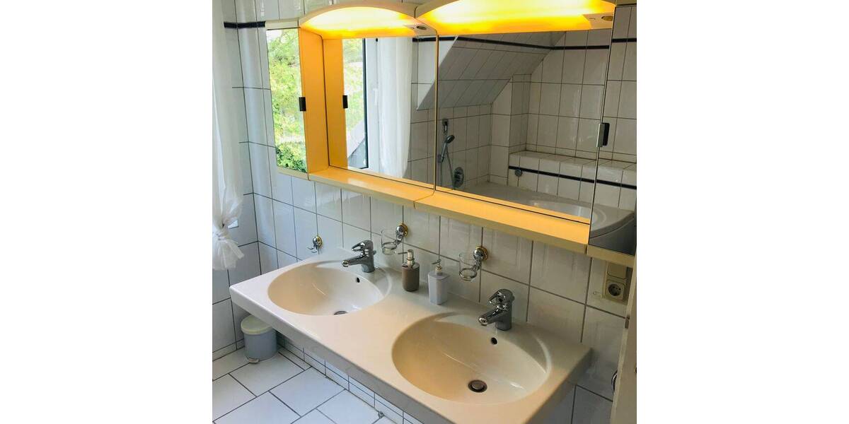 Reihenmittelhaus Hamburg Schnelsen - 6 Zimmer, 150 m&sup2;, 3.500&euro; | Angebot:25985928