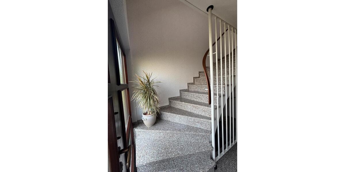 Etagenwohnung Langenfeld (Rheinland) - 2 Zimmer, 90 m&sup2;, 1.300&euro; | Angebot:25267830