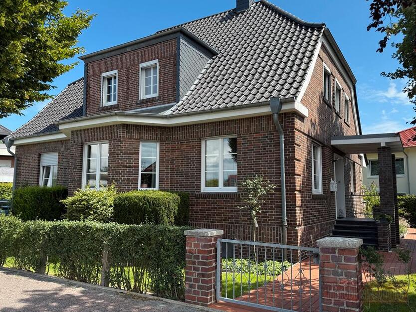 ImmobilieN GUMNIOR präsentiert: sanierte AltbauWohnung mit Garten und PKW Stellplatz in zentraler Lage von Neuenkirchen