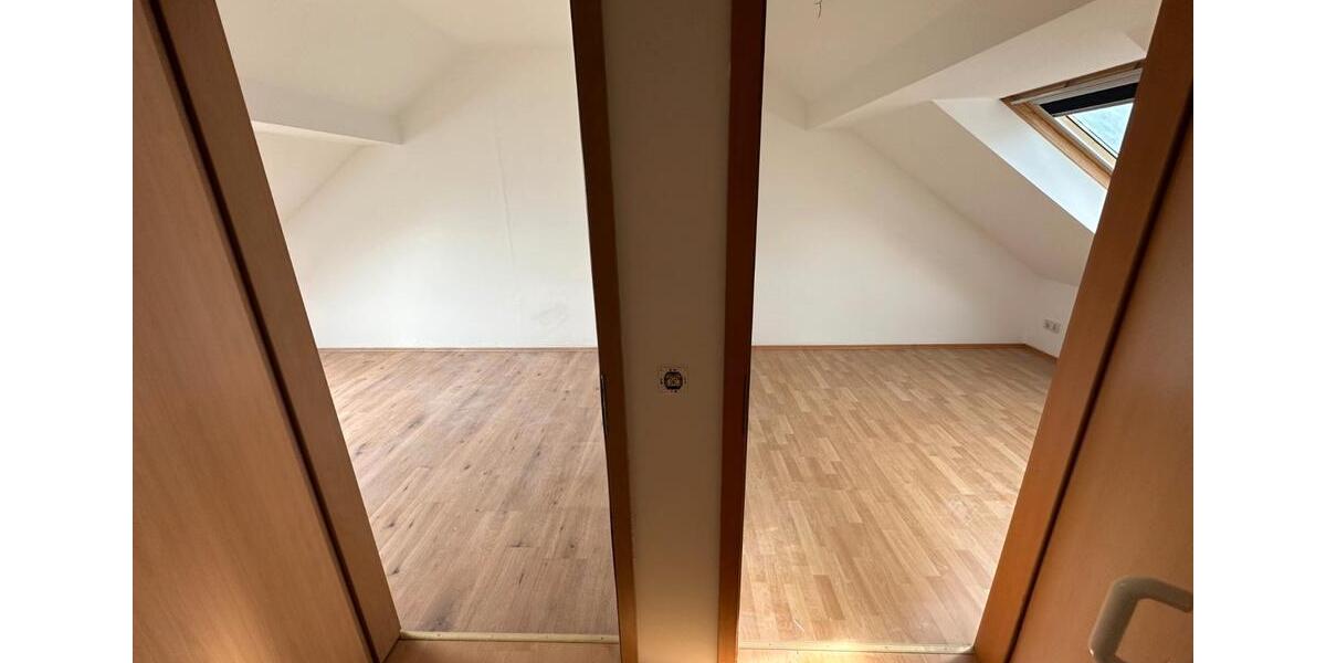 Dachgeschoßwohnung Biebertal - 3 Zimmer, 75 m&sup2;, 700&euro; | Angebot:26534373