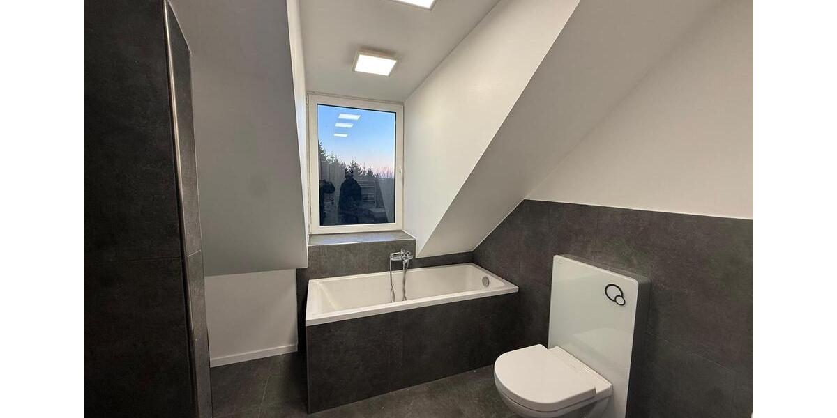 Dachgeschoßwohnung Wuppertal Gemarkung Langerfeld - 4 Zimmer, 100 m&sup2;, 850&euro; | Angebot:25921624