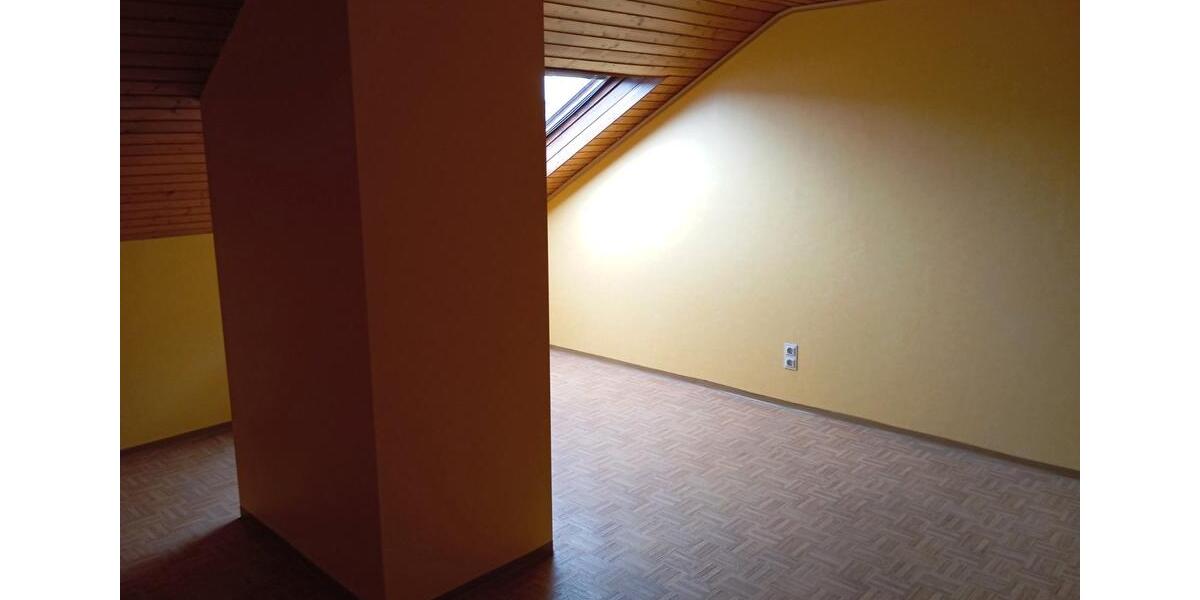 Dachgeschoßwohnung Sinsheim - 2 Zimmer, 100 m&sup2;, 680&euro; | Angebot:26567978