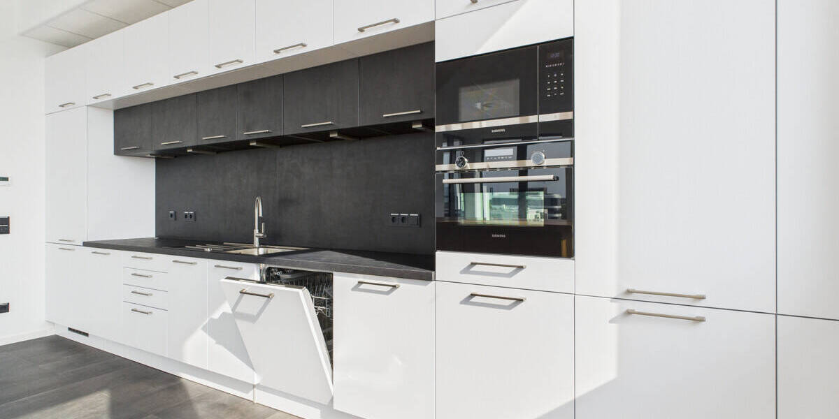 Repräsentatives Büro mit Südbalkon und hochwertiger Ausstattung für Unternehmen zimmer