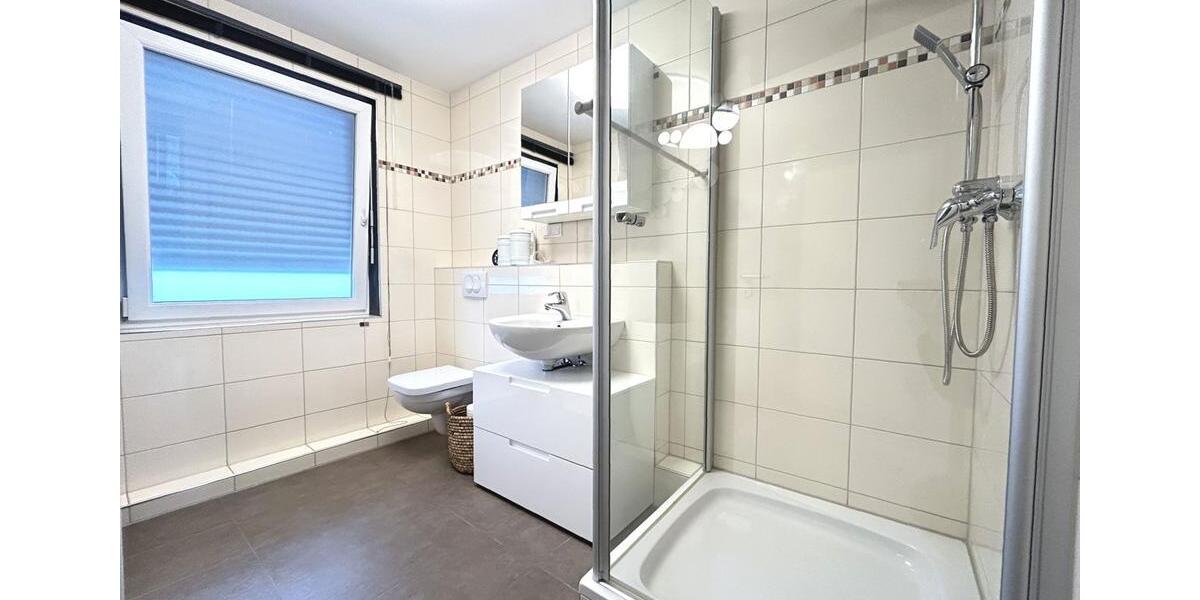 Dachgeschoßwohnung Langenfeld (Rheinland) - 2 Zimmer, 76 m&sup2;, 975&euro; | Angebot:26565252
