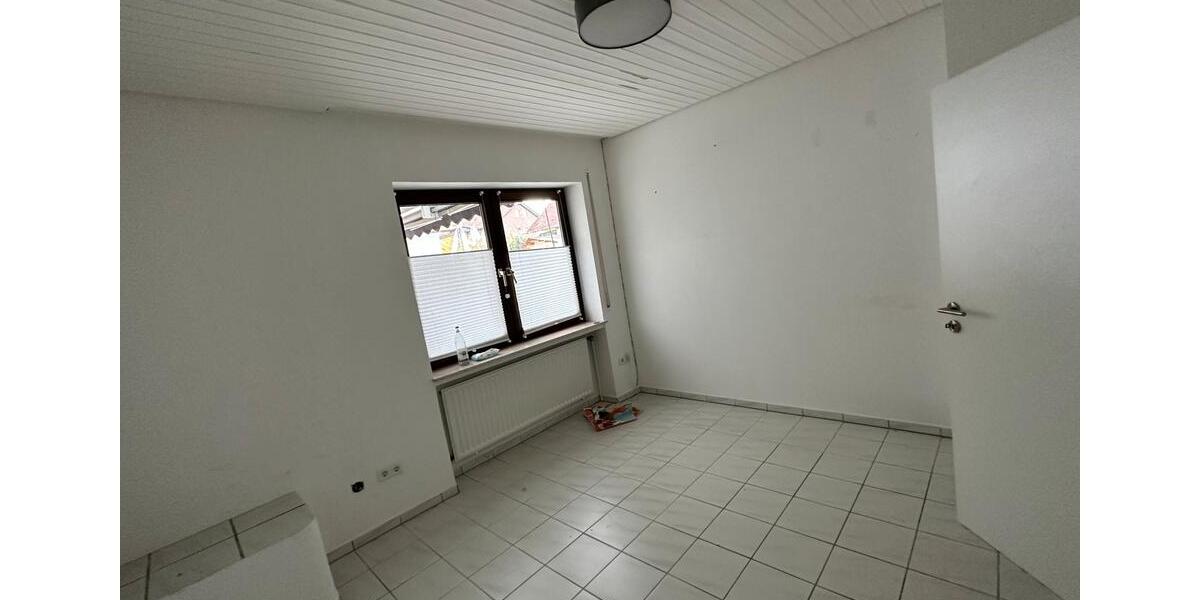 Etagenwohnung Baunatal - 5 Zimmer, 145 m&sup2;, 1.400&euro; | Angebot:26644172