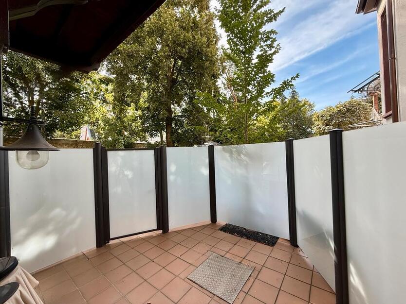 Wunderschöne, lichtdurchflutete AltbauWohnung mit Terrasse