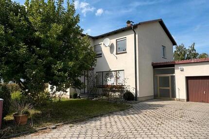 HausWG zu vermieten + Doppelgarage 5 zimmer