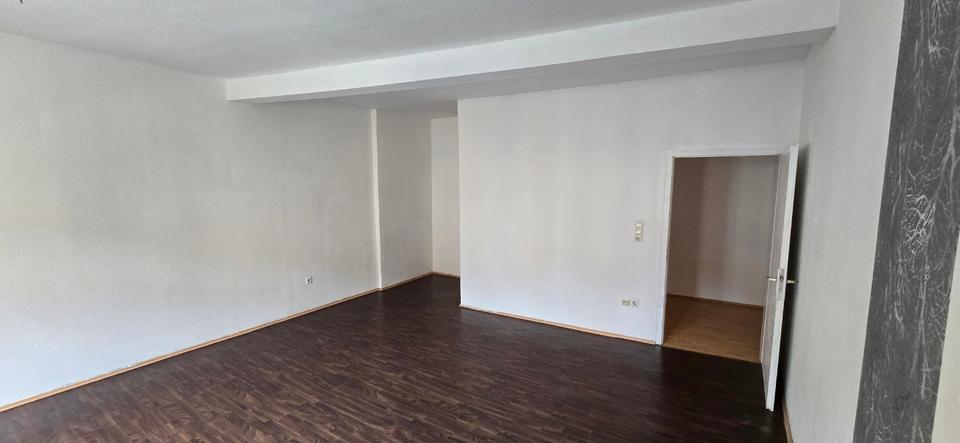 Etagenwohnung Meiningen - 4 Zimmer, 100 m&sup2;, 600&euro; | Angebot:23682247