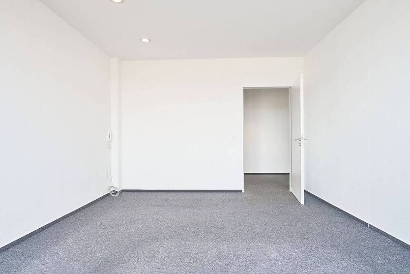 Renovierte Bürofläche bezugsfrei nach Absprache - All-in-Miete
