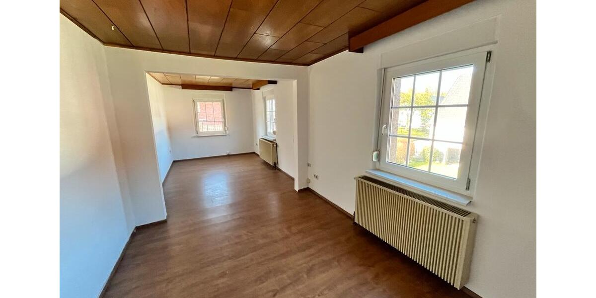 Einfamilienhaus Korbach - 7 Zimmer, 177 m&sup2;, 985&euro; | Angebot:26636423