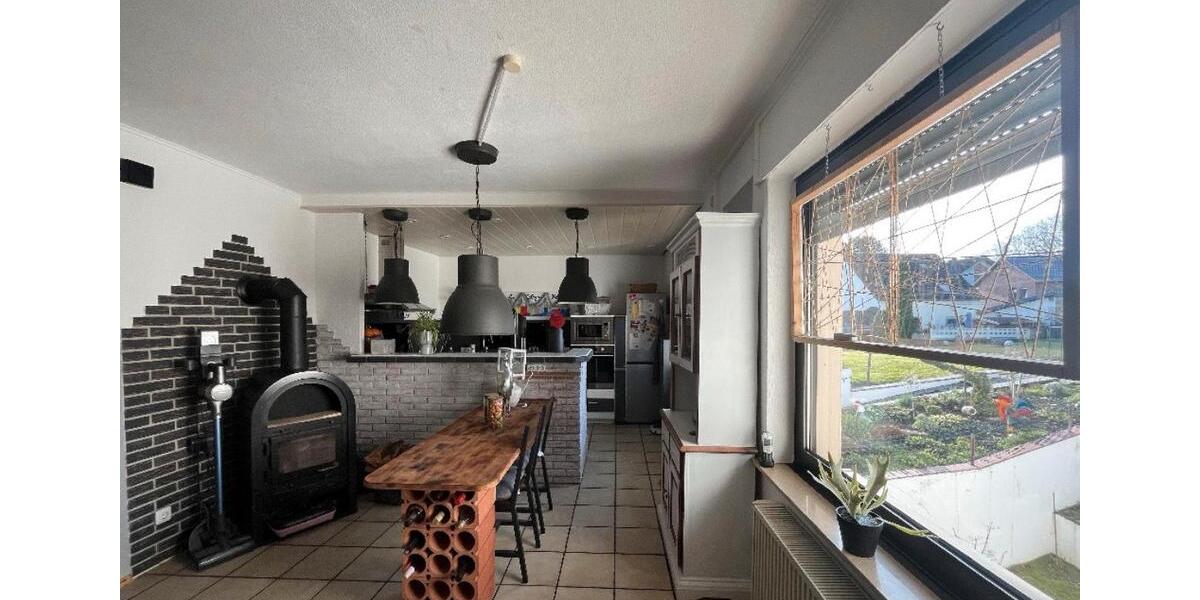 Etagenwohnung Erftstadt - 7 Zimmer, 171 m&sup2;, 2.281&euro; | Angebot:26003682