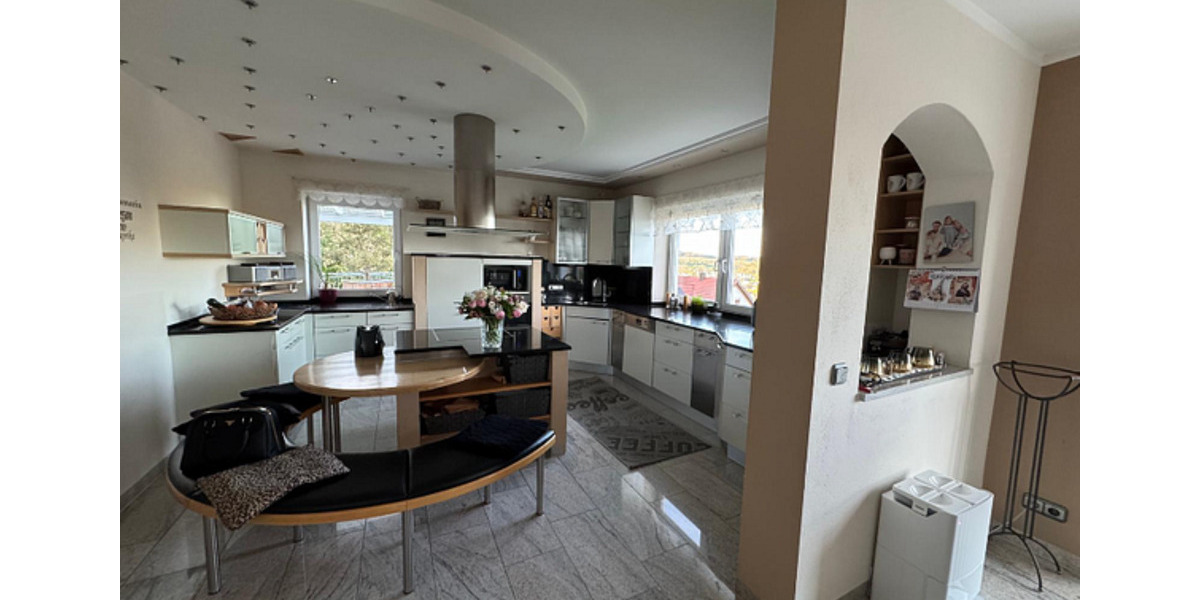 Etagenwohnung Amberg - 5 Zimmer, 205 m&sup2;, 1.850&euro; | Angebot:25306475