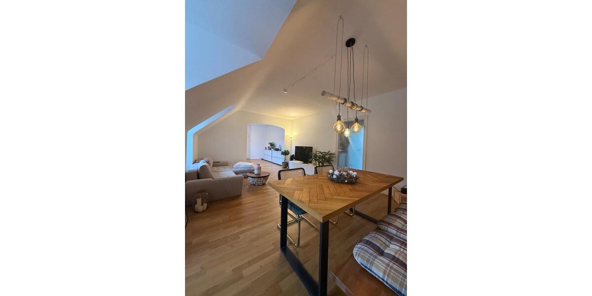 Dachgeschoßwohnung Düsseldorf - 2.5 Zimmer, 72 m&sup2;, 1.650&euro; | Angebot:24707776