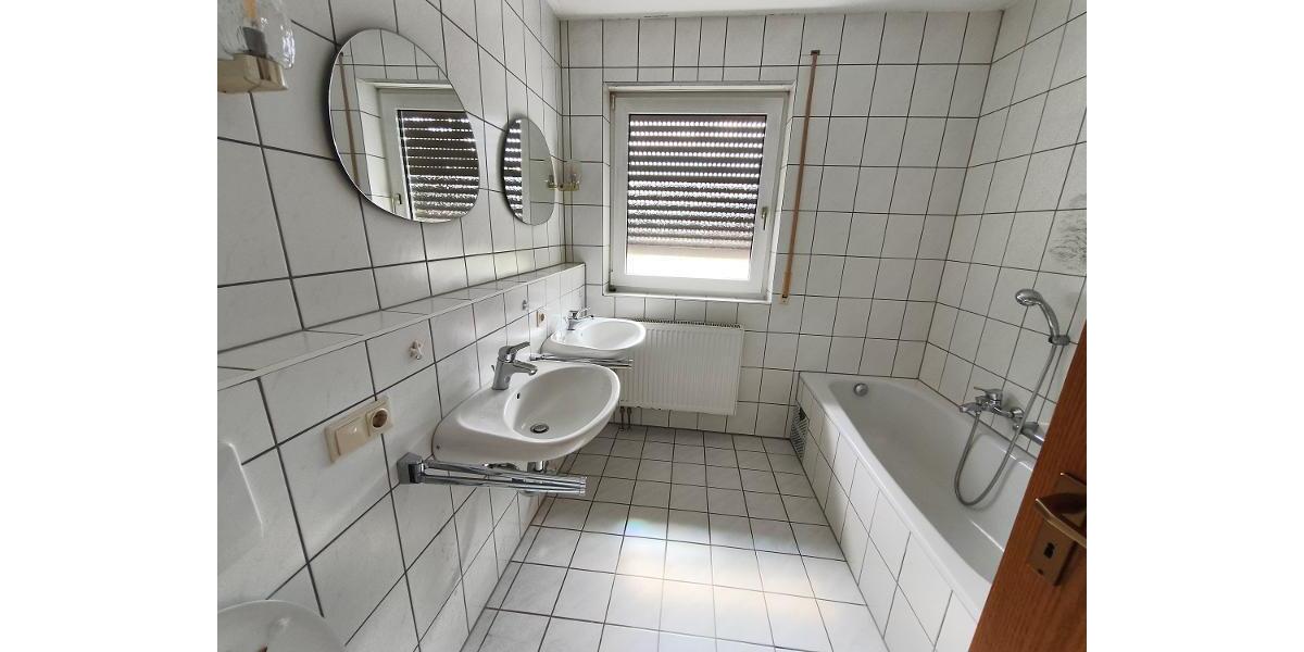 Ortsrandlage -3 Zi. Wohnung im EG mit Garage, Keller und Garten (auf Wunsch) - Etagenwohnung Adelsdorf OT | Angebot:27370413