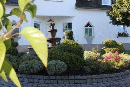 Hauptwohnung in Zweifamilienhaus mit großzügiger Anlage 7 zimmer