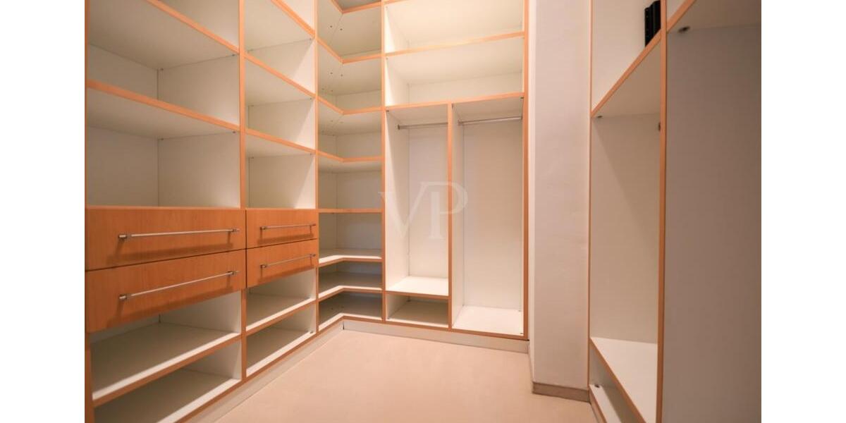 Villa Fürth Atzenhof - 9 Zimmer, 315 m&sup2;, 3.500&euro; | Angebot:24757698